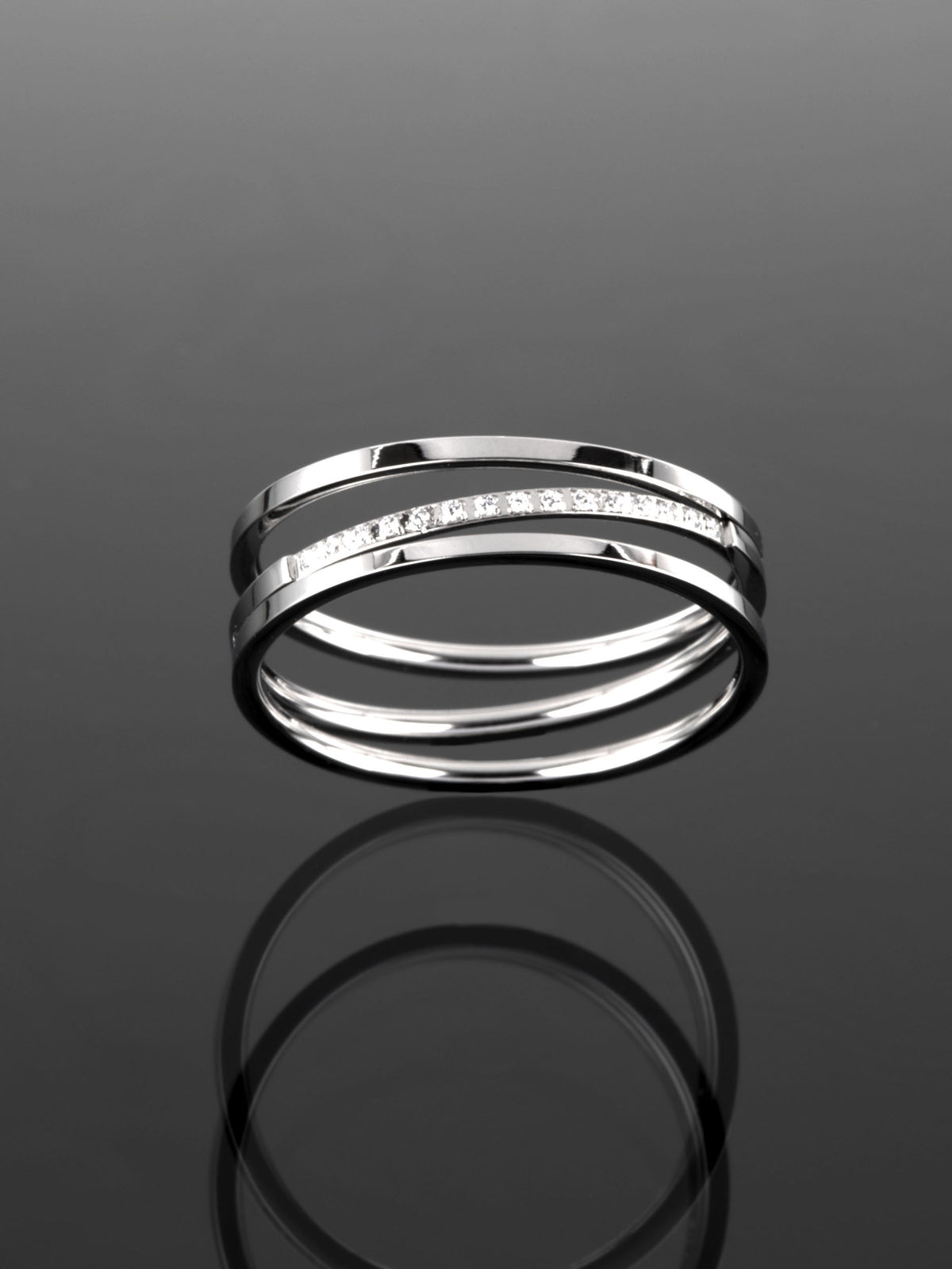 Luxusní decentní prstýnek z chirurgické oceli vykládaný čirými krystaly  PR0197-015507