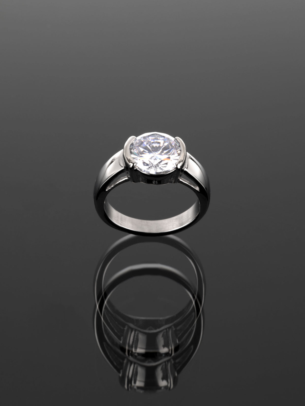 Exkluzivní prstýnek z chirurgické oceli s výrazným čirým krystalem  PR0221-015507