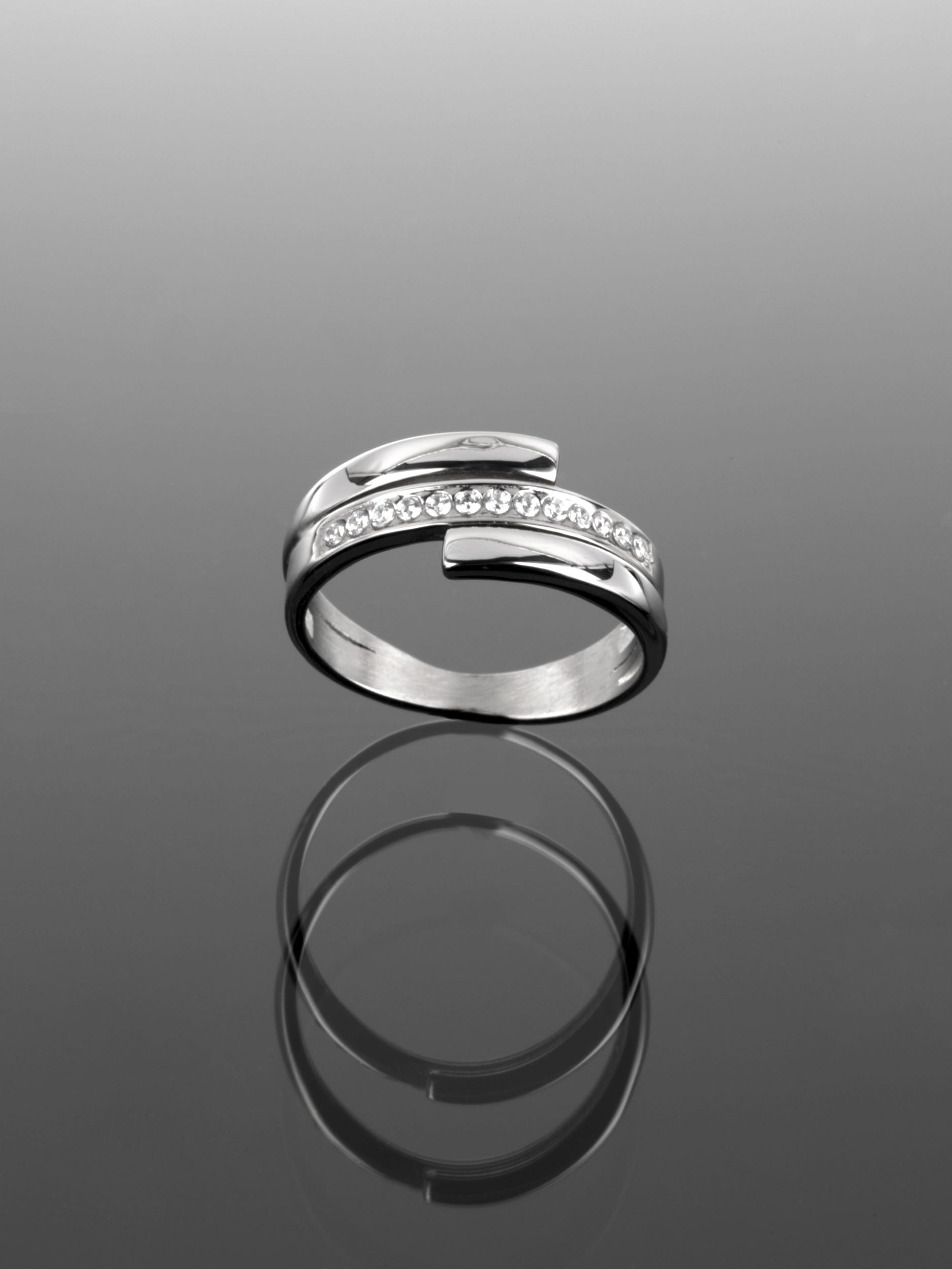 Krásný výrazný prstýnek z chirurgické oceli vykládaný čirými krystaly  PR0225-015507