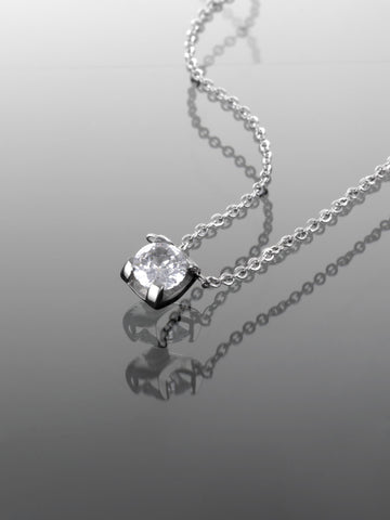 Ocelový náhrdelník s elegantním čirým krystalem NK0627-0107