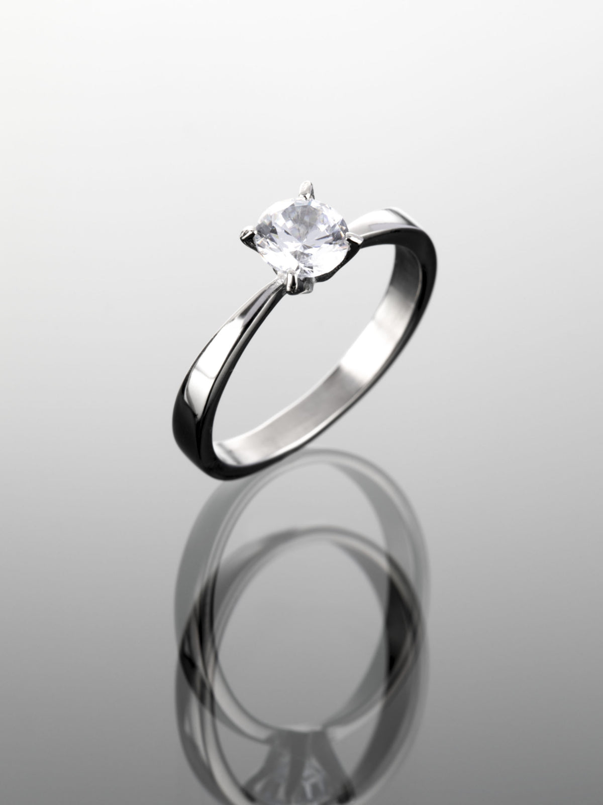 Exkluzivní klasický prstýnek z chirurgické oceli s čirým krystalem PR0230-015307