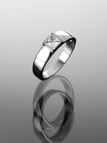 Luxusní prstýnek z chirurgické oceli s čirým krystalem broušeným do tvaru čtverce PR0231-016307