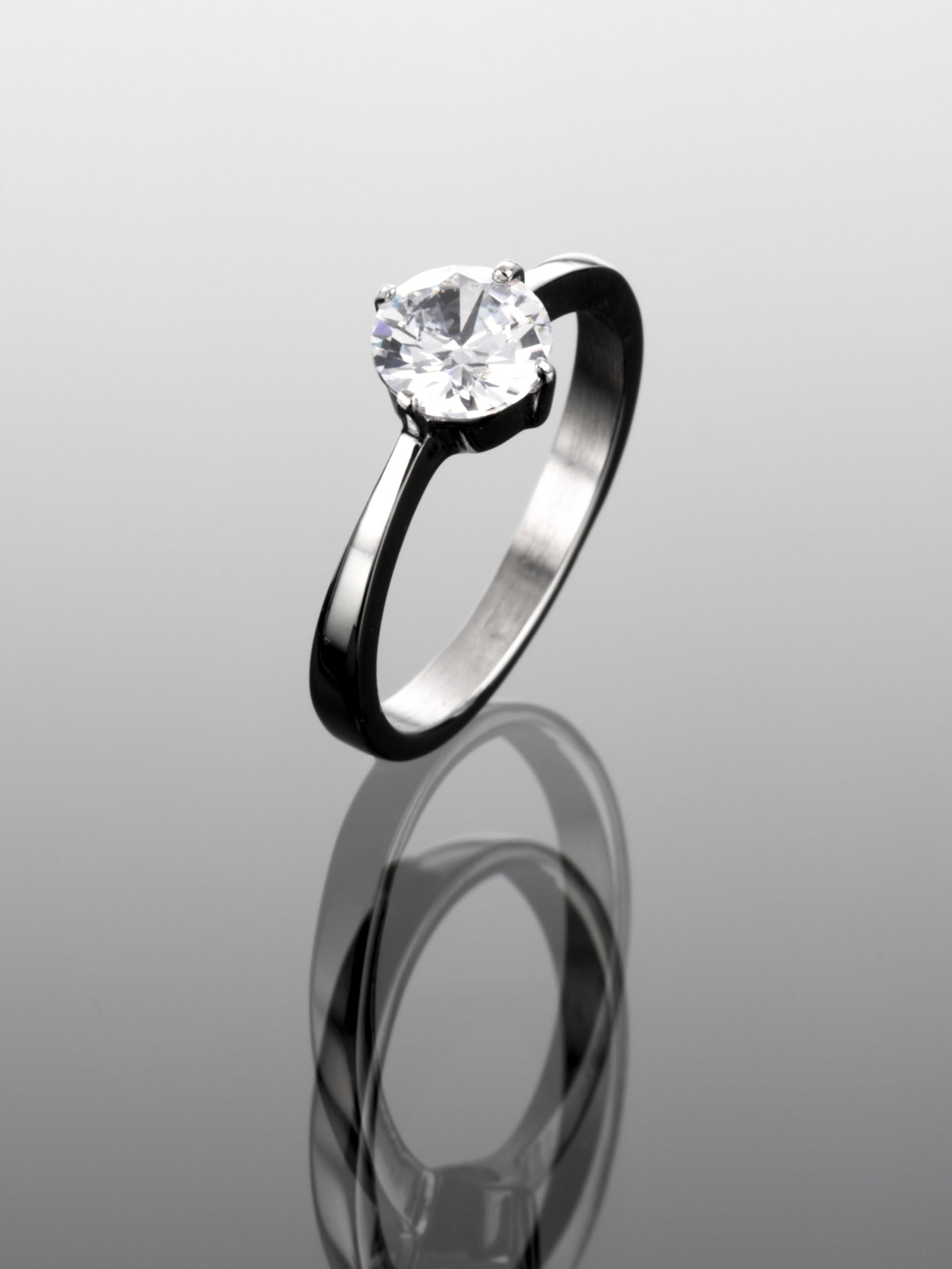 Krásný klasický prstýnek z chirurgické oceli s čirým krystalem  PR0234-015507