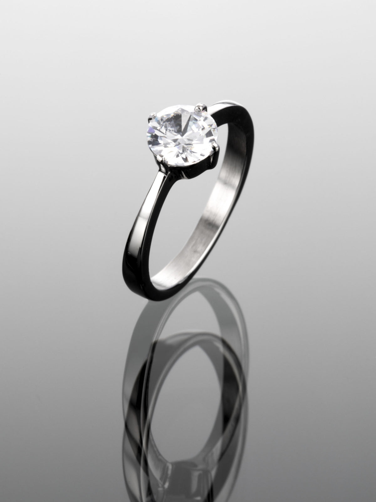 Krásný klasický prstýnek z chirurgické oceli s čirým krystalem  PR0234-015507