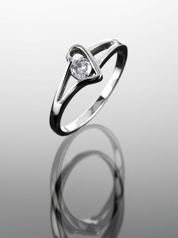 Krásný zdobený prstýnek z chirurgické oceli s čirým krystalem  PR0243-015307
