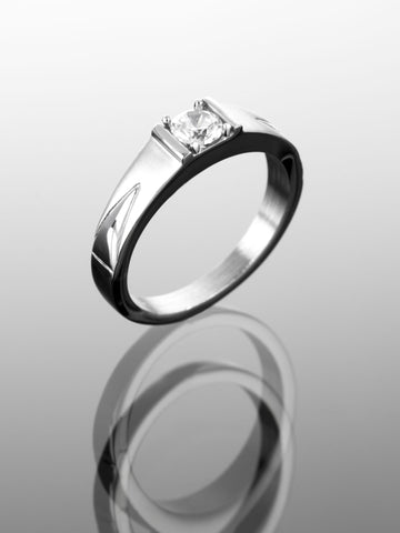 Luxusní masivní prstýnek z chirurgické oceli s čirým krystalem  PR0268-015307