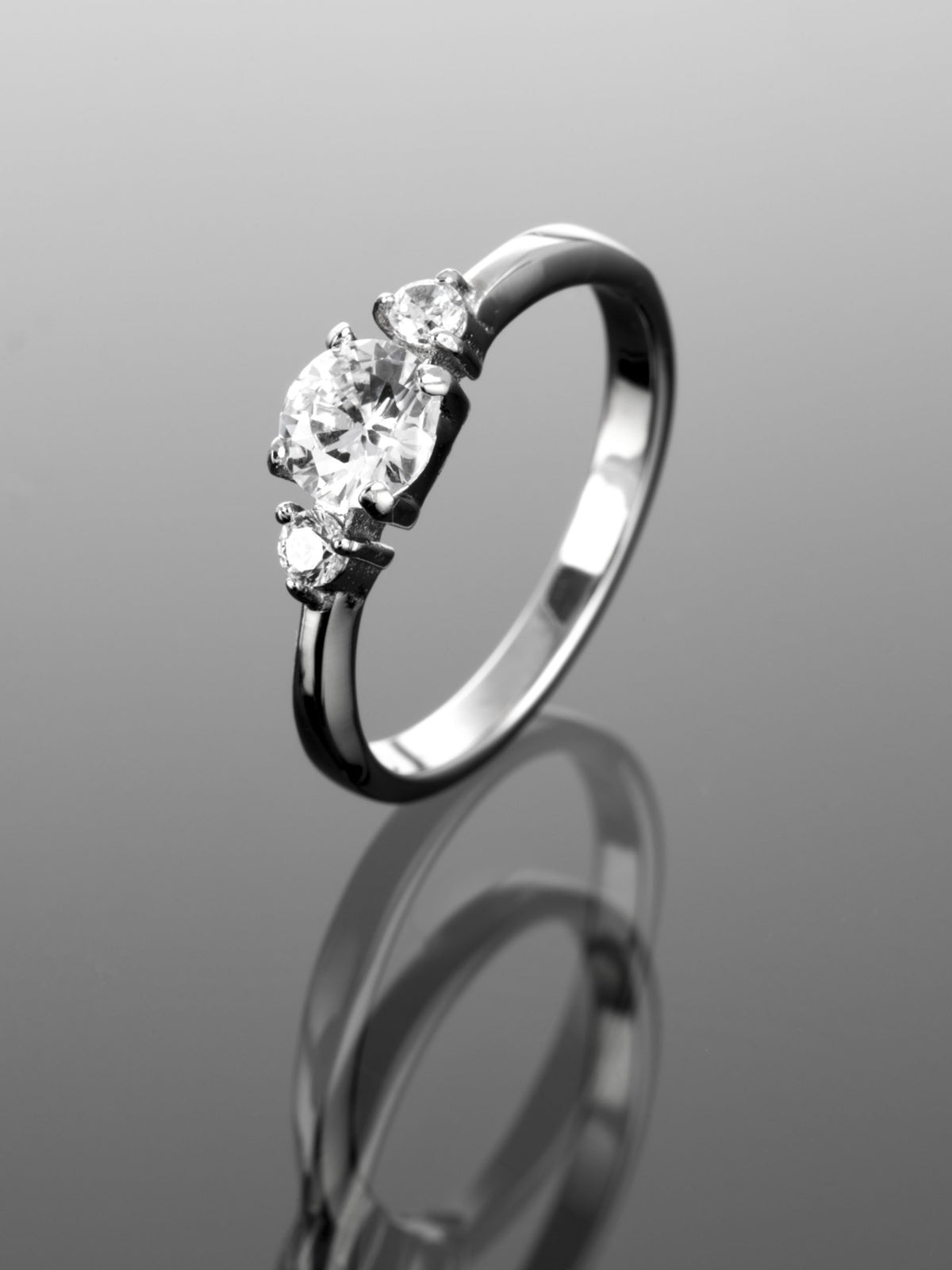 Luxusní prstýnek z chirurgické oceli s čirými krystaly PR0269-015307