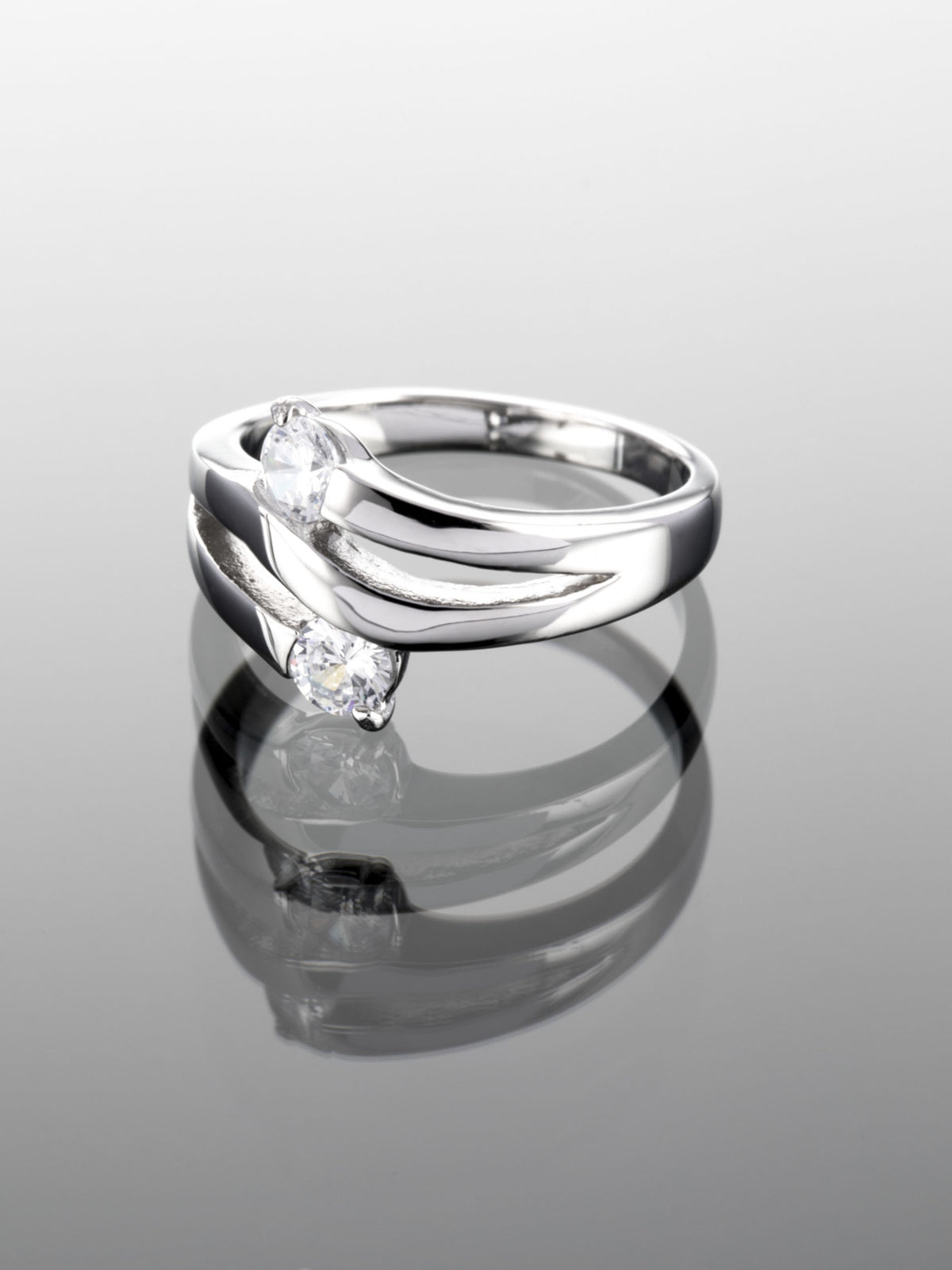 Krásný prstýnek z chirurgické oceli s čirými krystaly PR0283-015107
