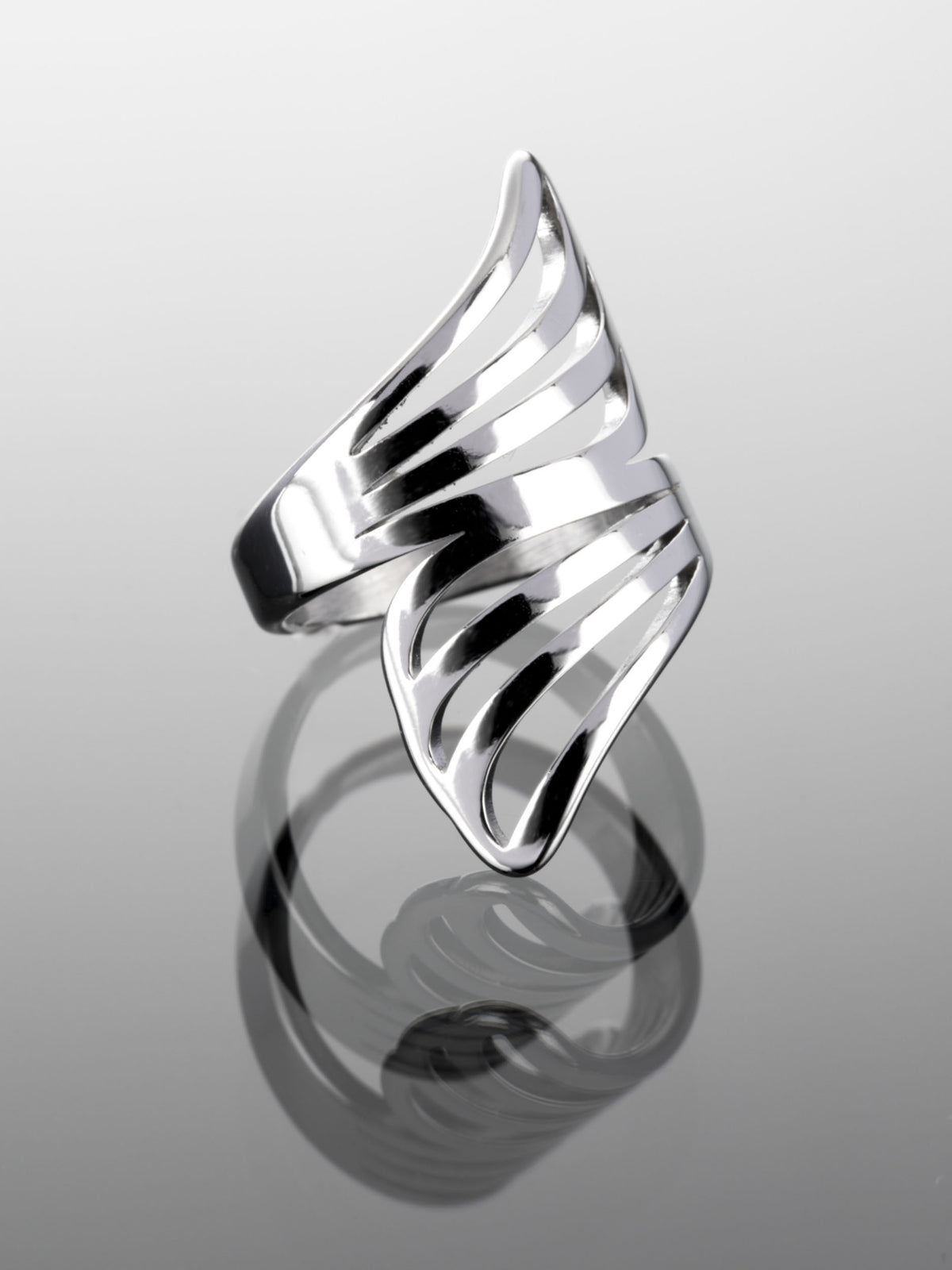 Masivní prstýnek z chirurgické oceli s moderním motivem  PR0290-015707