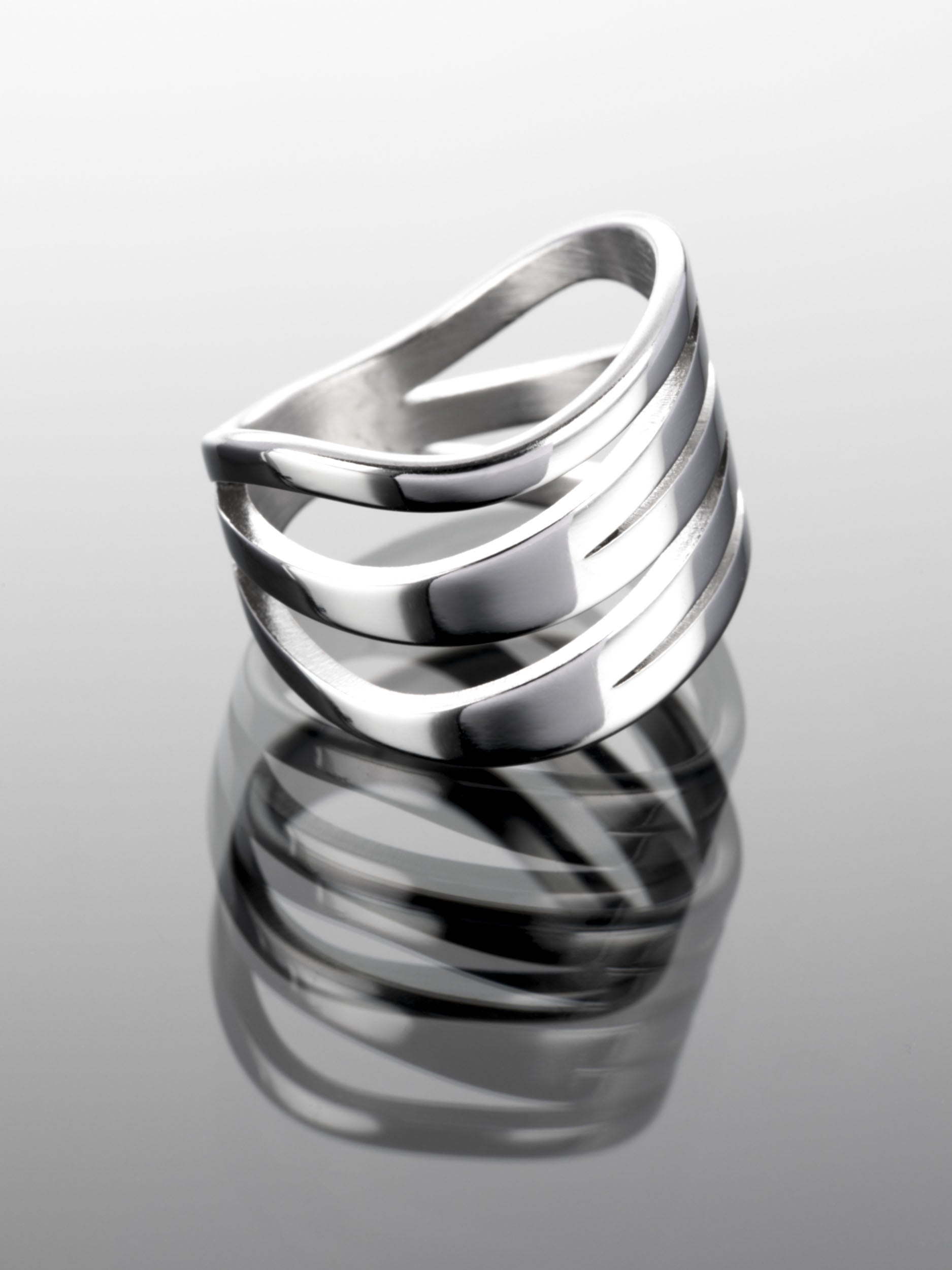 Masivní prstýnek z chirurgické oceli s moderním motivem vln  PR0291-015707