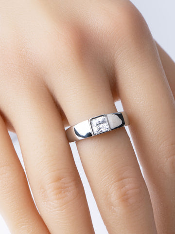 Luxusní prstýnek z chirurgické oceli s čirým krystalem broušeným do tvaru čtverce PR0231-015307