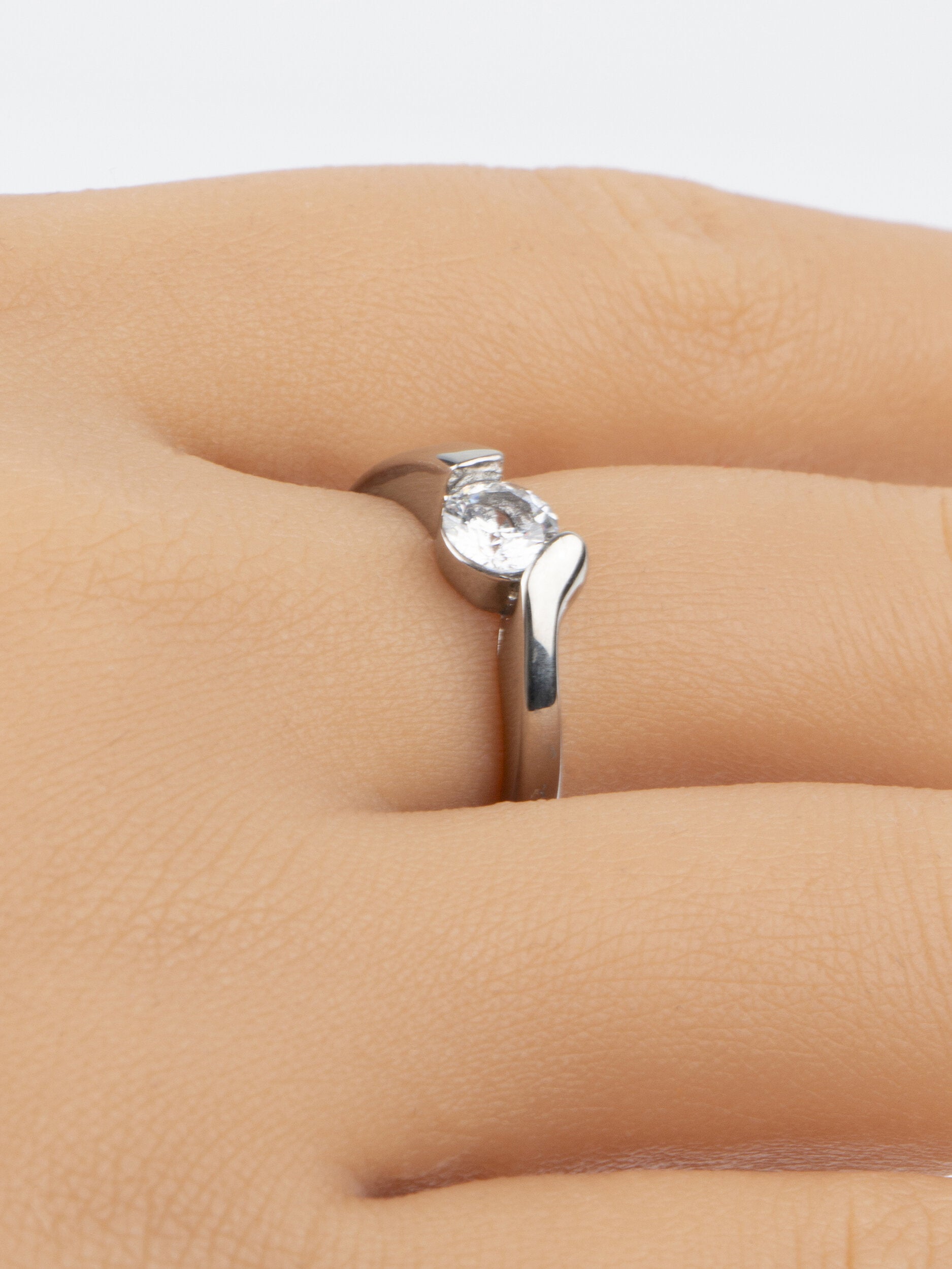 Krásný moderní prstýnek z chirurgické oceli s čirým krystalem  PR0239-016107