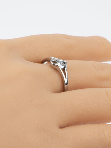 Krásný zdobený prstýnek z chirurgické oceli s čirým krystalem  PR0243-015907