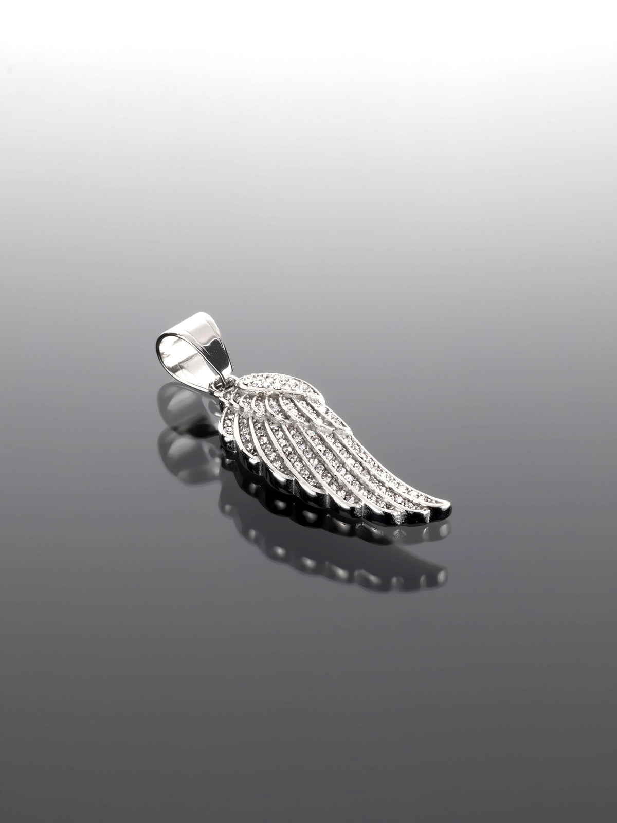 Masivní přívěsek ve tvaru andělského křídla z chirurgické oceli s drobnými čirými krystaly PK0913-0107