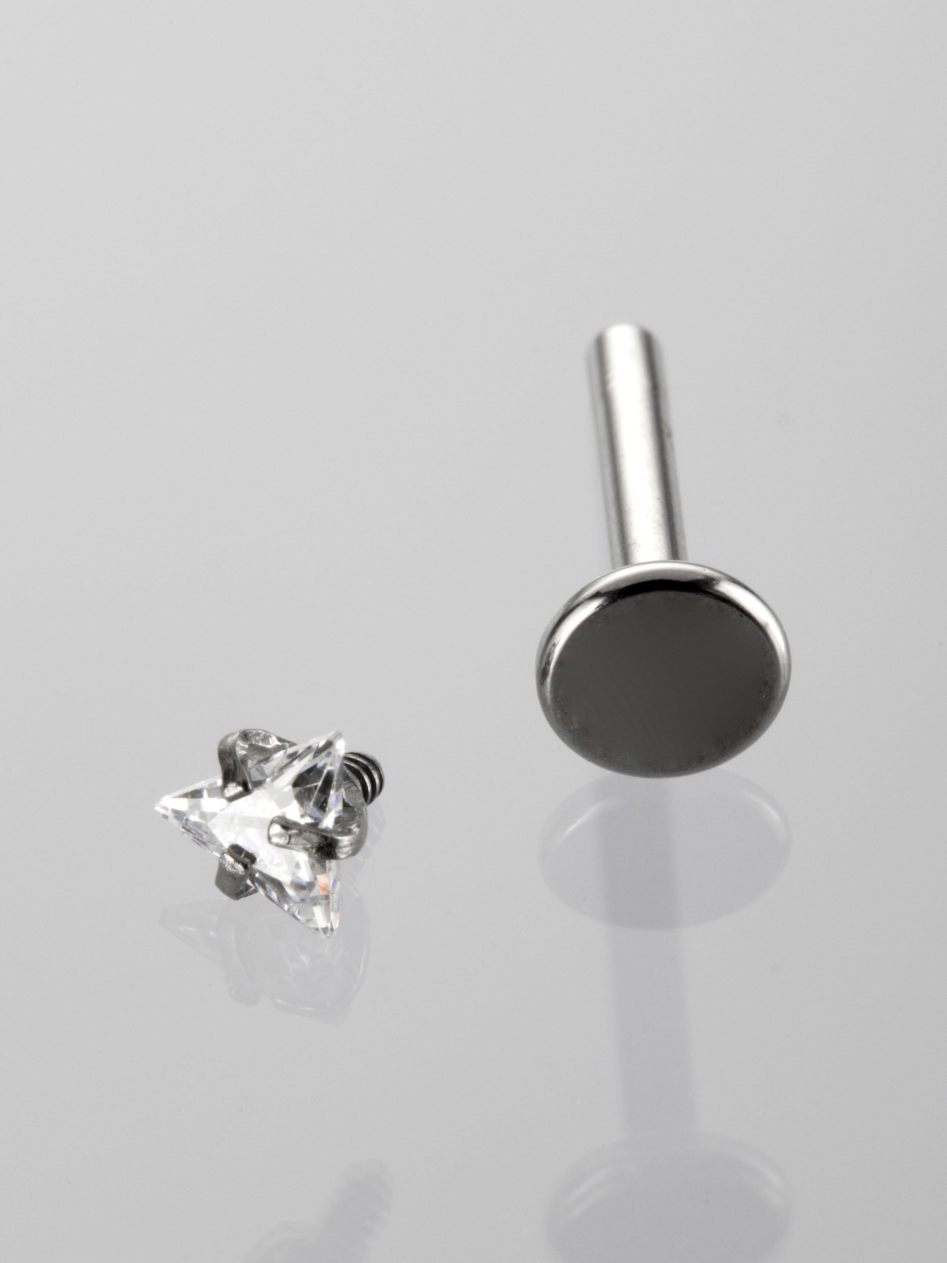 Tyčinka piercing do brady s čirým krystalem ve tvaru trojúhelníku z chirurgické oceli VB0029-07