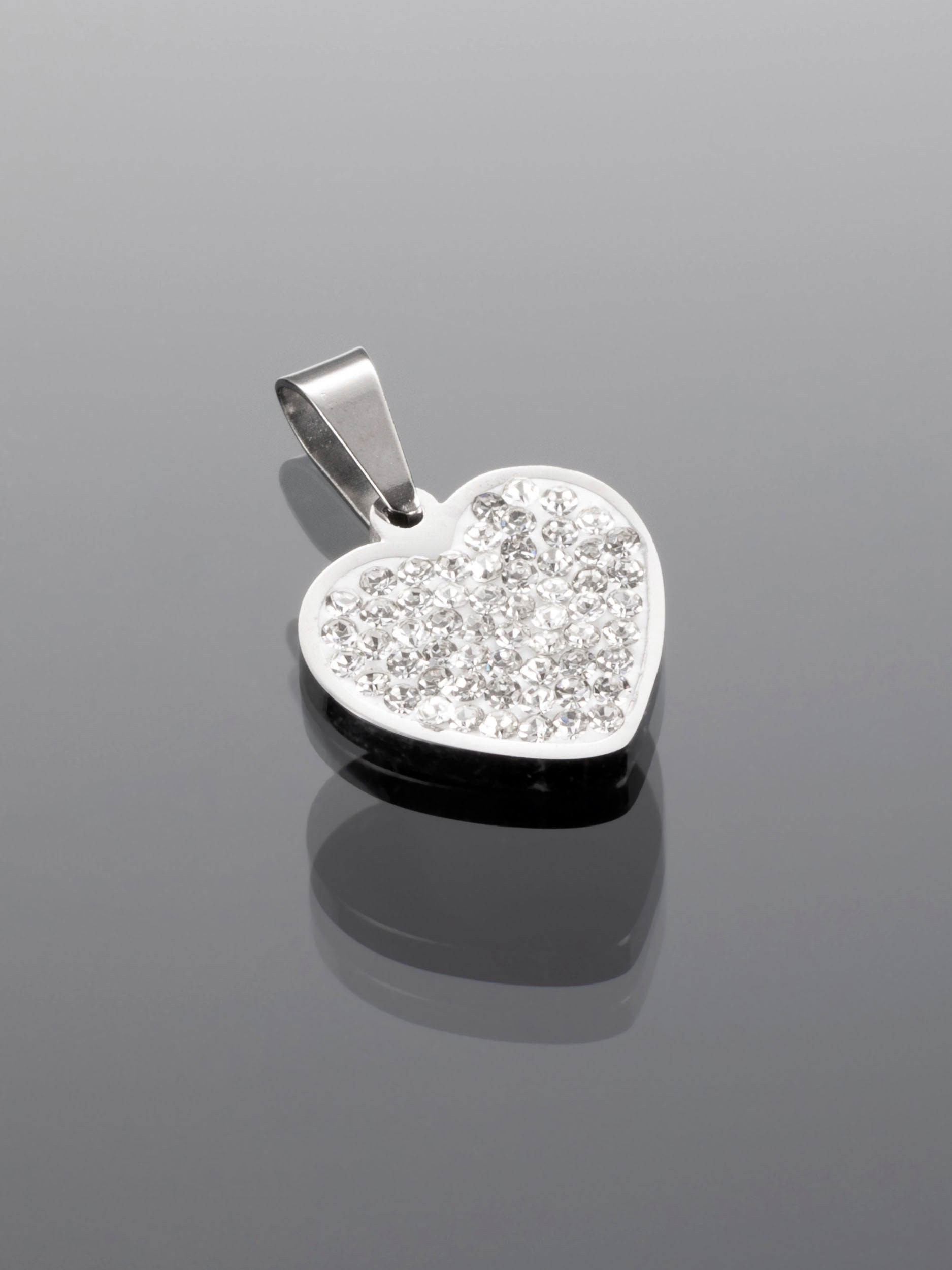 Krásný přívěsek ve tvaru drobného srdíčka s drobnými čirými krystaly z chirurgické oceli PK0958-0107