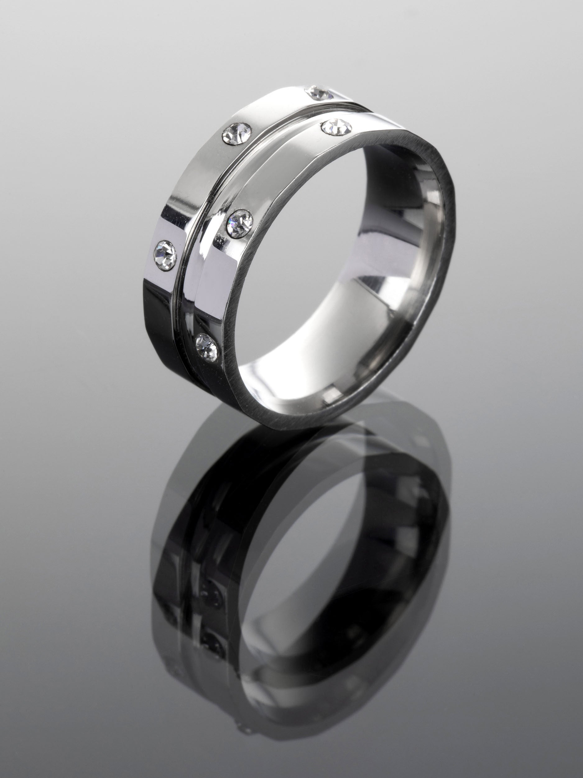 Jednoduchý prsten z chirurgické oceli se zirkony PR0332-016307