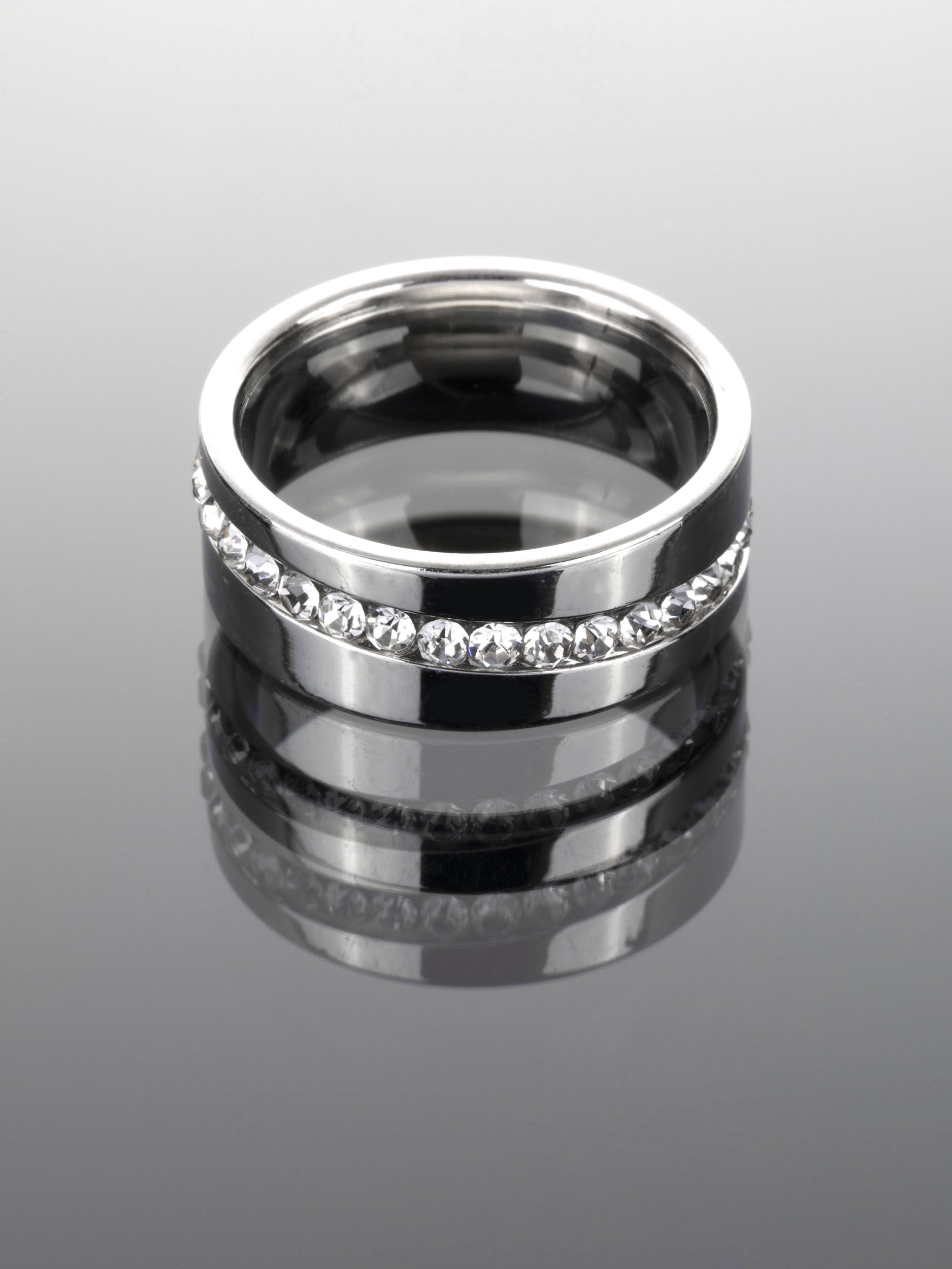 Jednoduchý prsten z chirurgické oceli se zirkony PR0333-015807