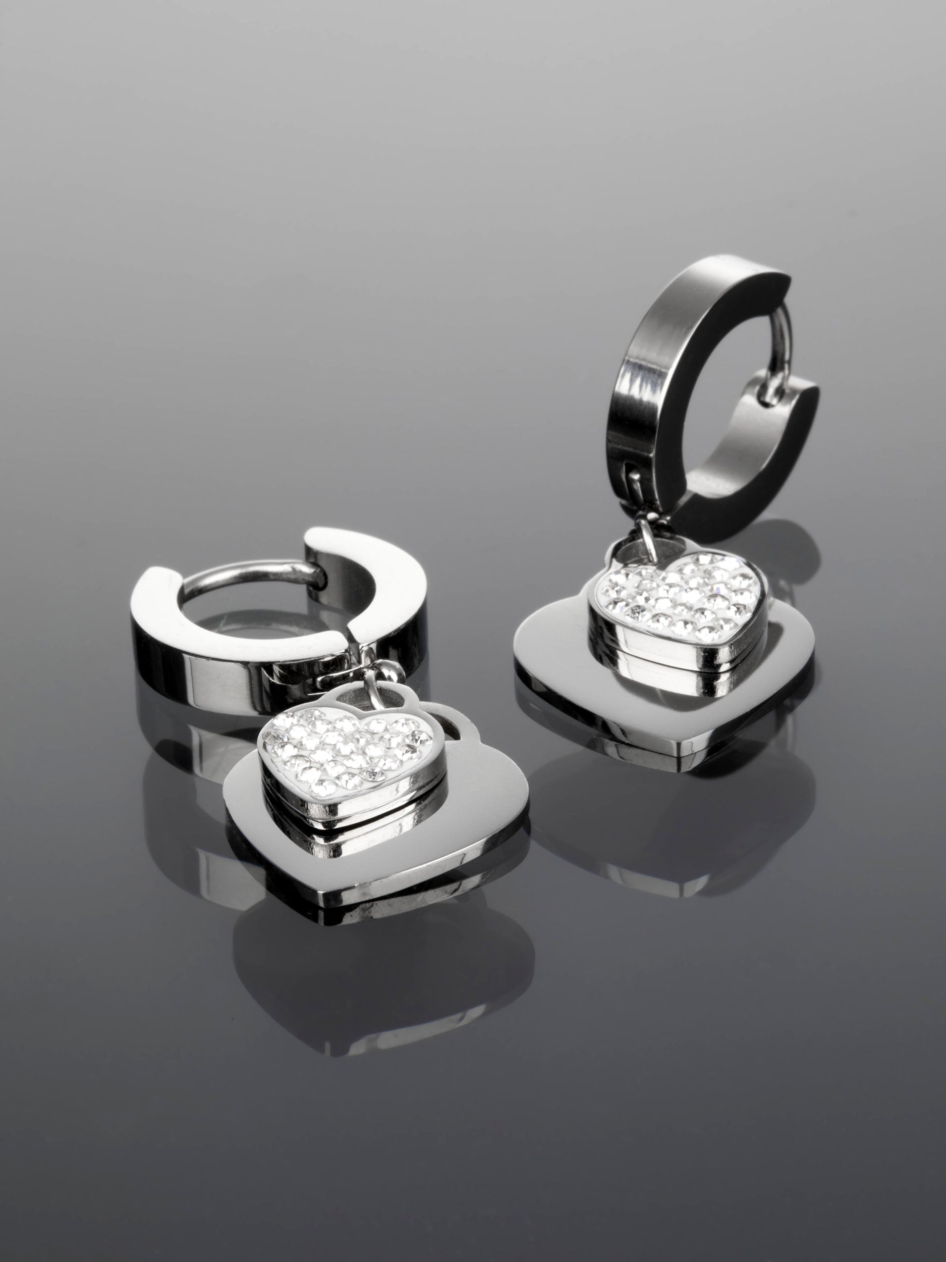 Luxusní kruhové náušnice s přívěsky srdíček s drobnými čirými krystaly z chirurgické oceli NE1800-0112