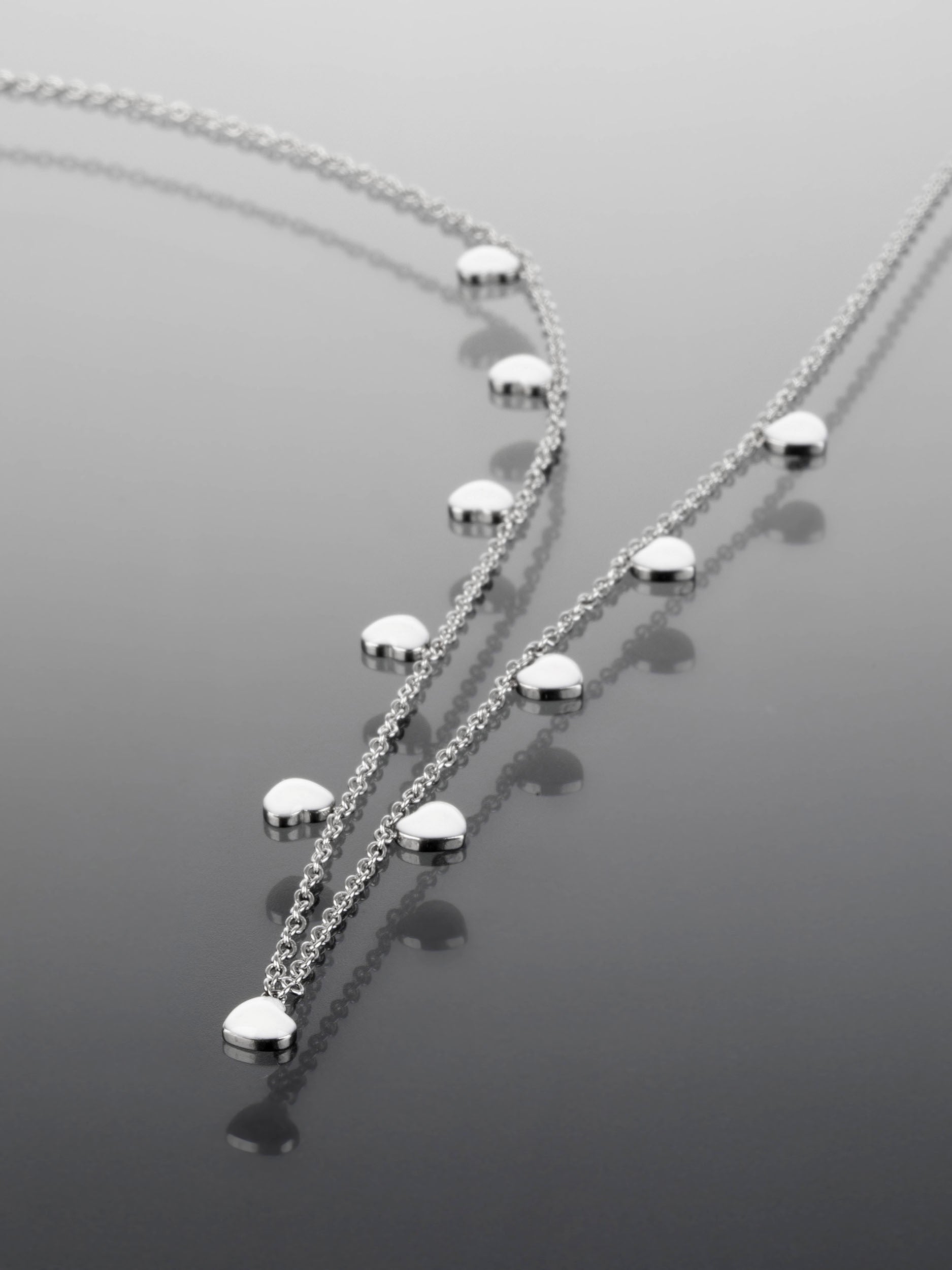 Krásný náhrdelník z chirurgické oceli s drobnými bílými srdíčky NK1117-0112