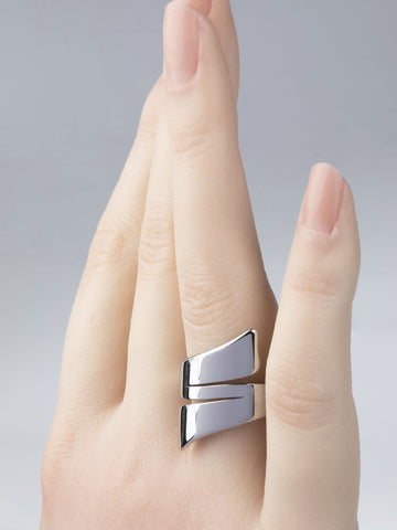 Luxusní masivní prstýnek z chirurgické oceli s moderním motivem PR0324-015907