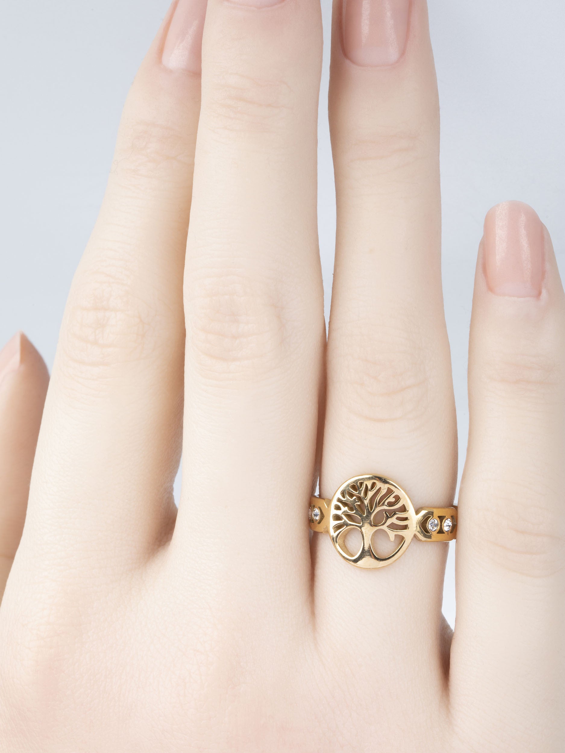 Luxusní prstýnek z chirurgické oceli zlaté barvy s čirými krystaly a motivem stromu života PR0315-016114