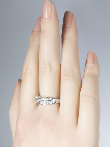 Krásný moderní prstýnek z chirurgické oceli s drobnými čirými krystaly  PR0353-016512