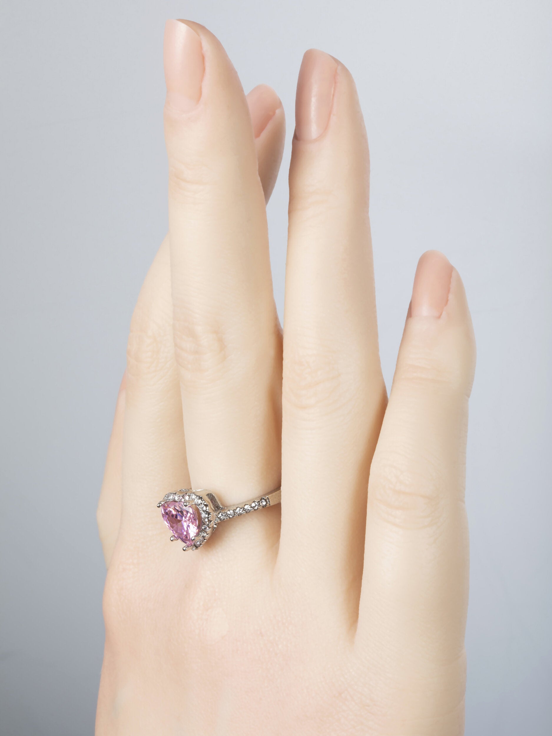 Romantický prstýnek z chirurgické oceli s růžovým krystalem ve tvaru srdce  PR0351-016335