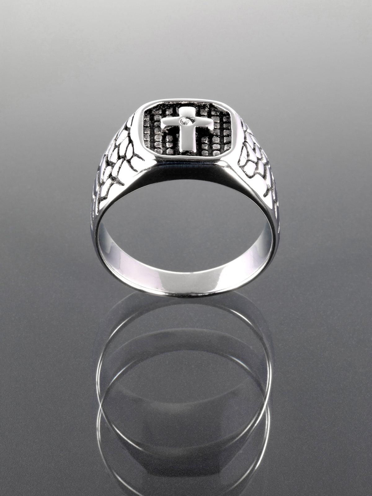 Krásný moderní prstýnek z chirurgické oceli s křížkem PR0358-015937