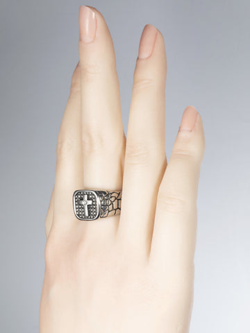 Krásný moderní prstýnek z chirurgické oceli s křížkem PR0358-016937