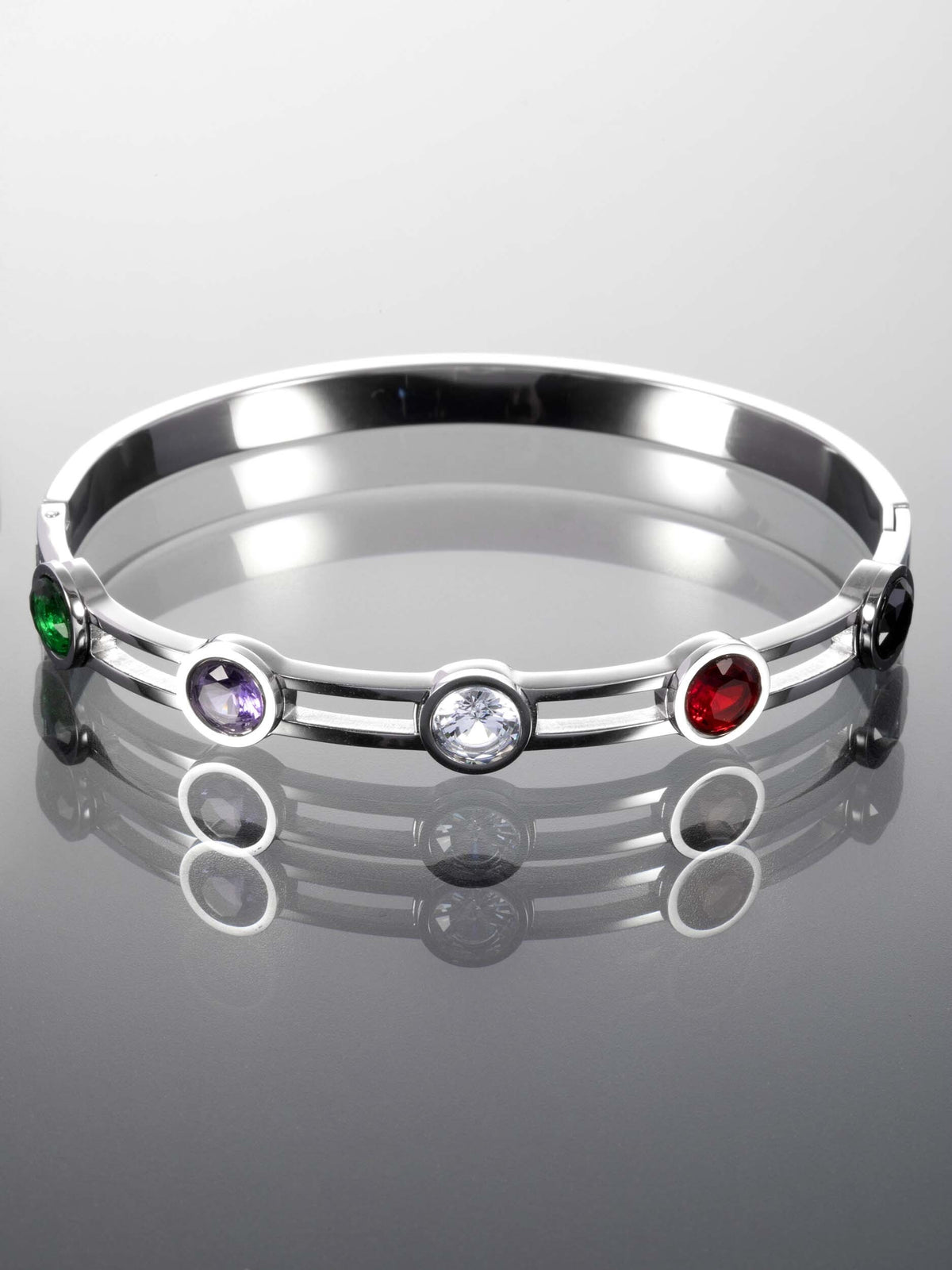 Elegantní pevný náramek z chirurgické oceli zdobený barevnými třpytivými krystaly NM2734-0107