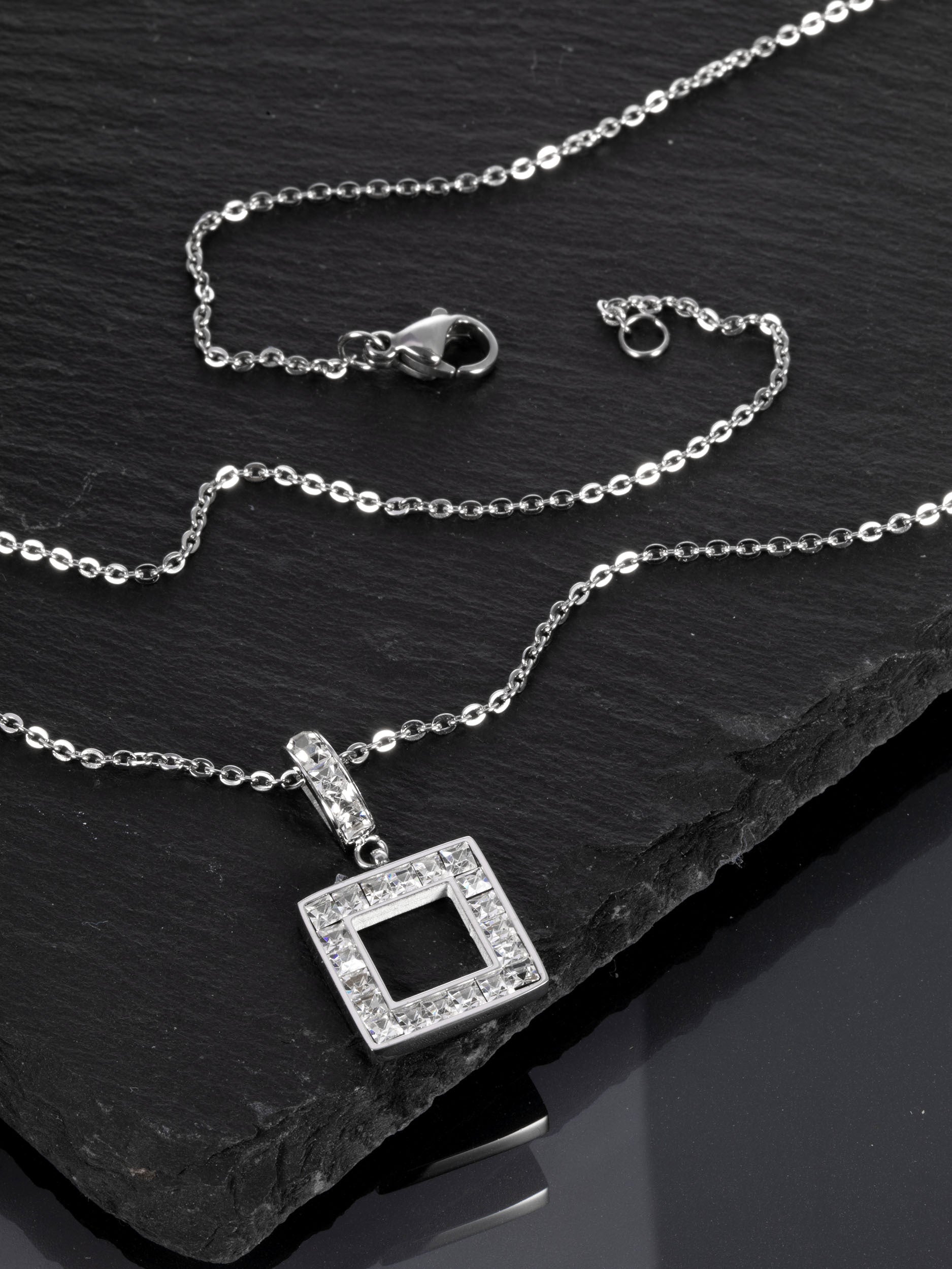 Moderní náhrdelník z chirurgické oceli s čtvercem s drobnými čirými krystaly NK1235-0112