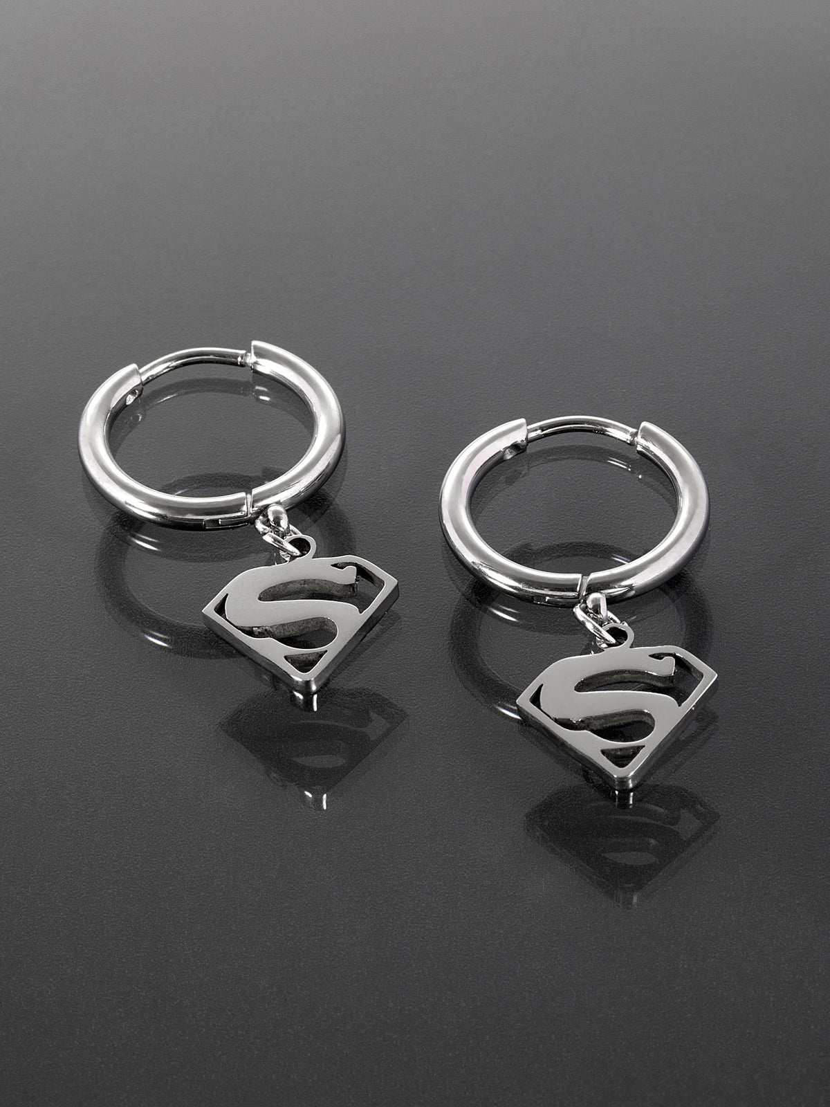 Náušničky z chirurgické oceli superman logo NE2475-0112