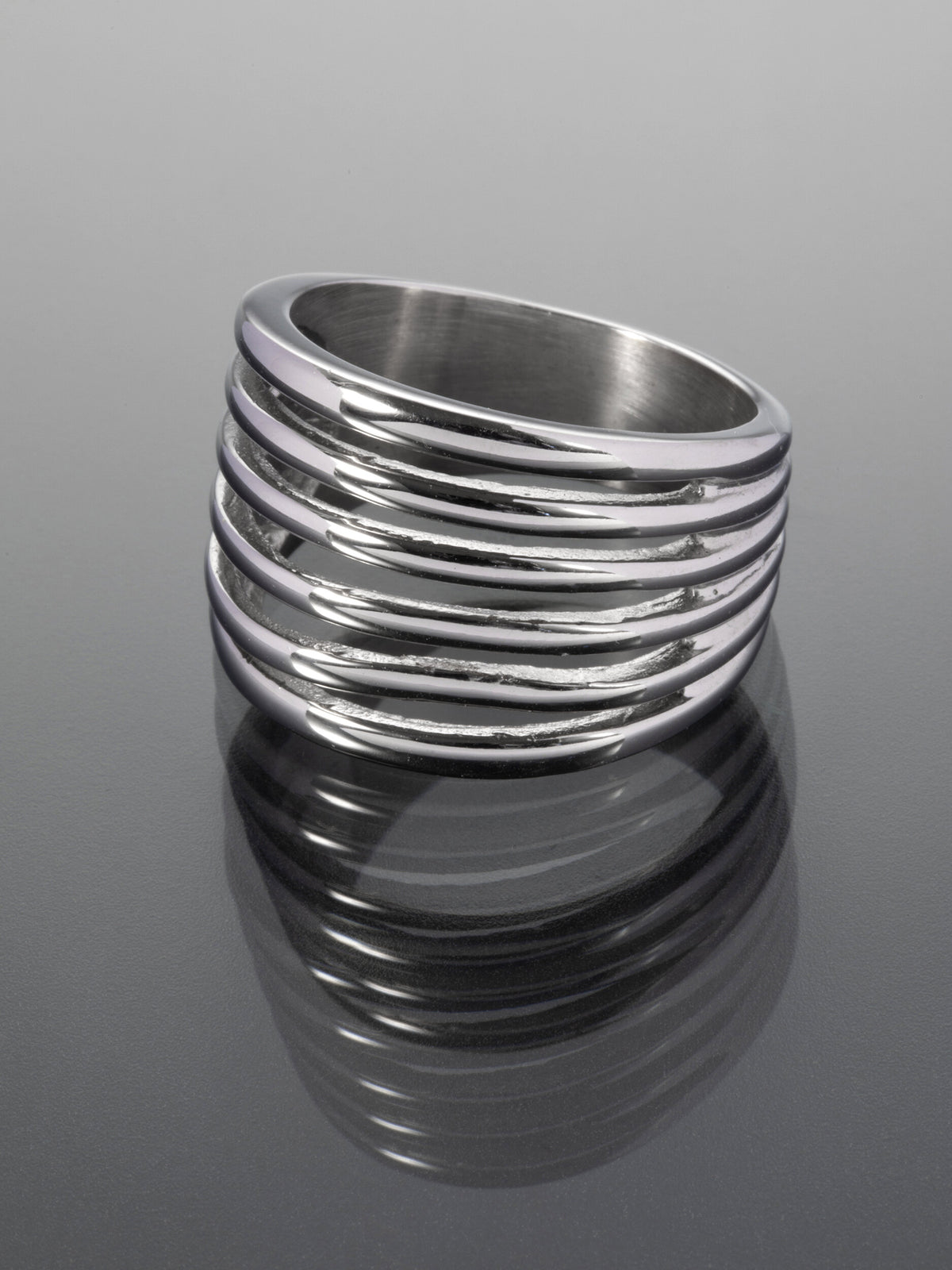 Luxusní masivní prstýnek z chirurgické oceli s tvořen šesti kroužky  PR0208-015707